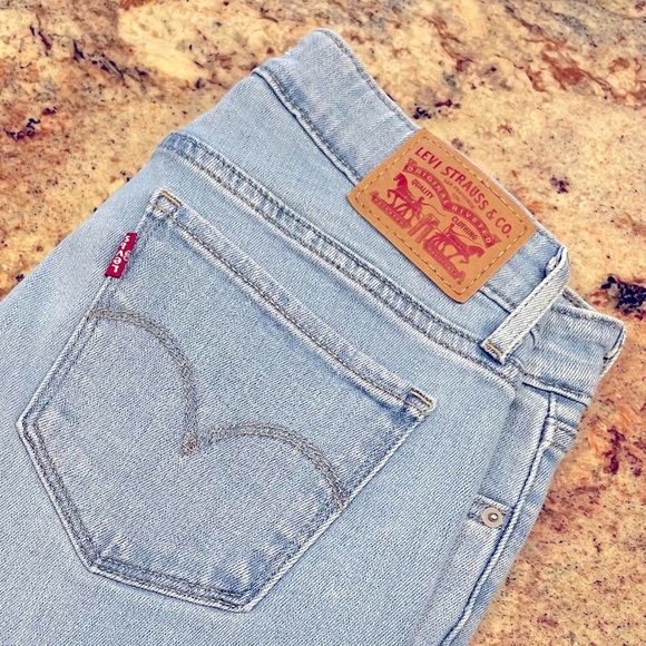 LIKE NEW Levi’s 711 Skinny Jeans Light Wash - Picture 8 of 16